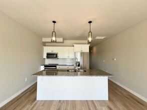 Building Photo - Modern Townhome with STUNNING Views in Wes...