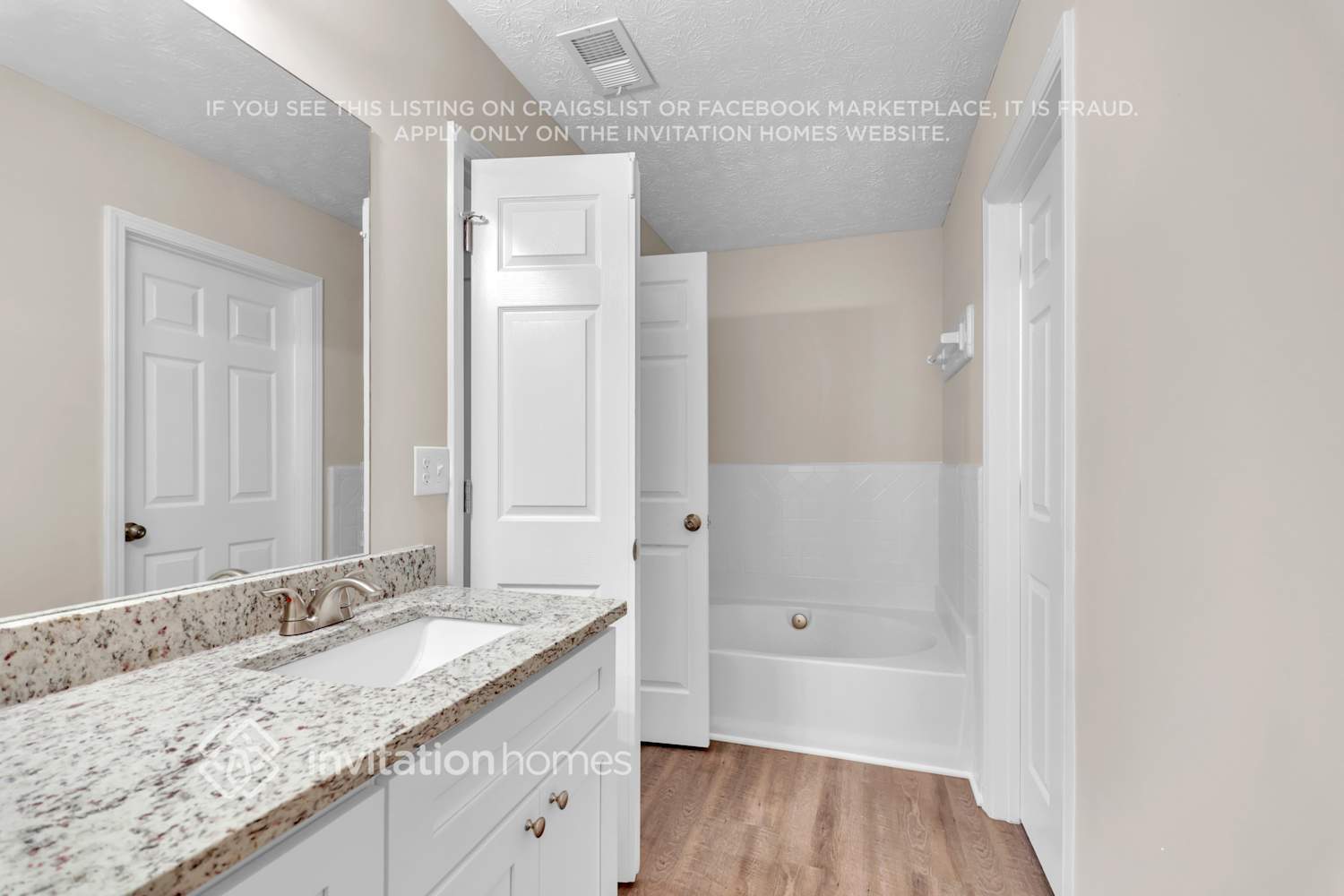 Building Photo - 4022 Robin Cir