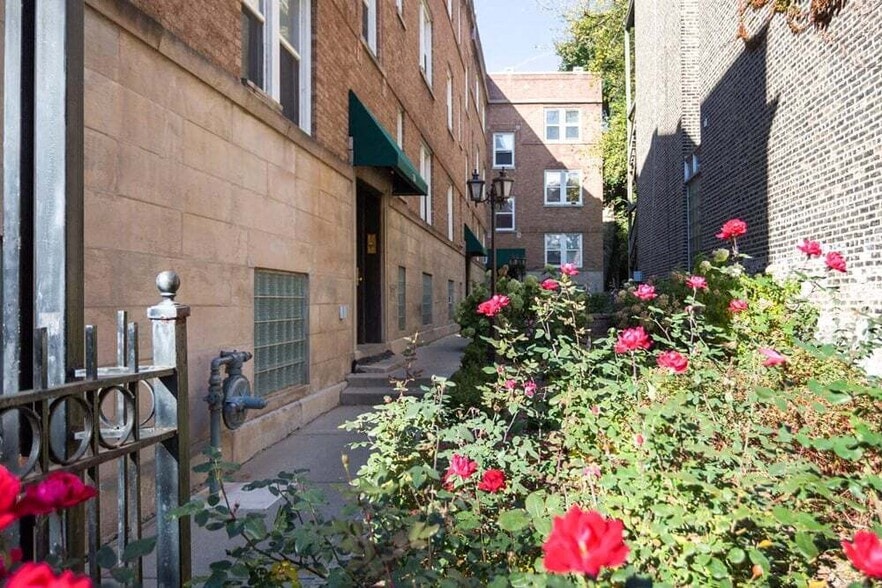 Building Photo - 728 W Barry Ave