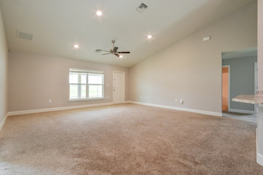 Building Photo - 806 Edith Dr