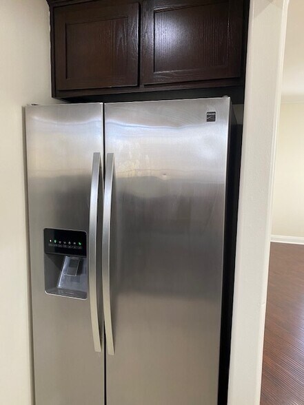 Building Photo - 1454 S Cloverdale Ave