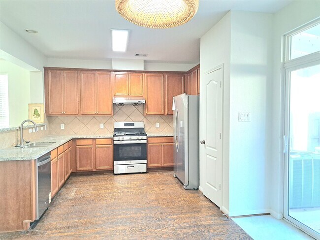 Building Photo - 13134 Stratford Skies Ln