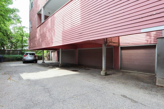 Building Photo - 336 Harvard St