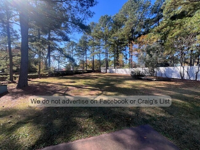 Building Photo - Farmington - Butterwood Circle