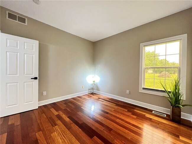Building Photo - 136 New Tudor Rd