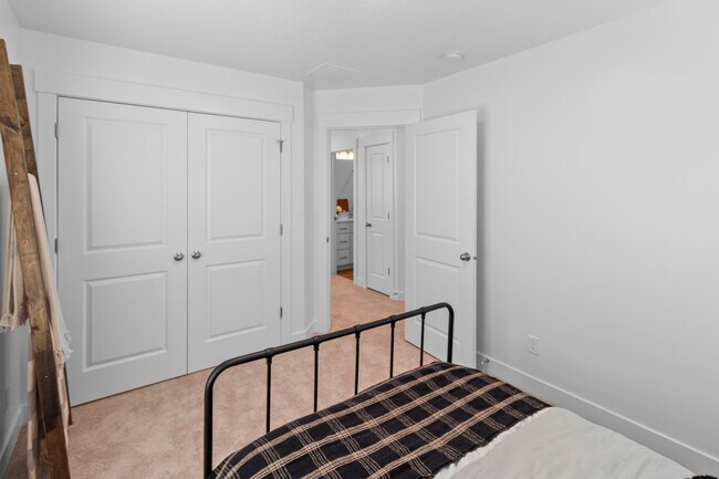 Building Photo - 82 W 925 N