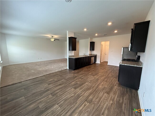 Building Photo - 761 Greenway Trl