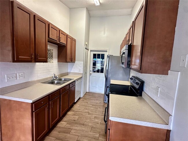 Building Photo - 1230 Rustic Dr