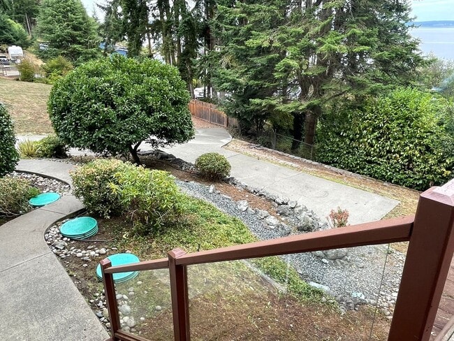 Building Photo - Beautiful Penn Cove View Home Available Now!