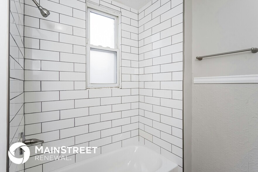 Building Photo - 1420 S 28th St