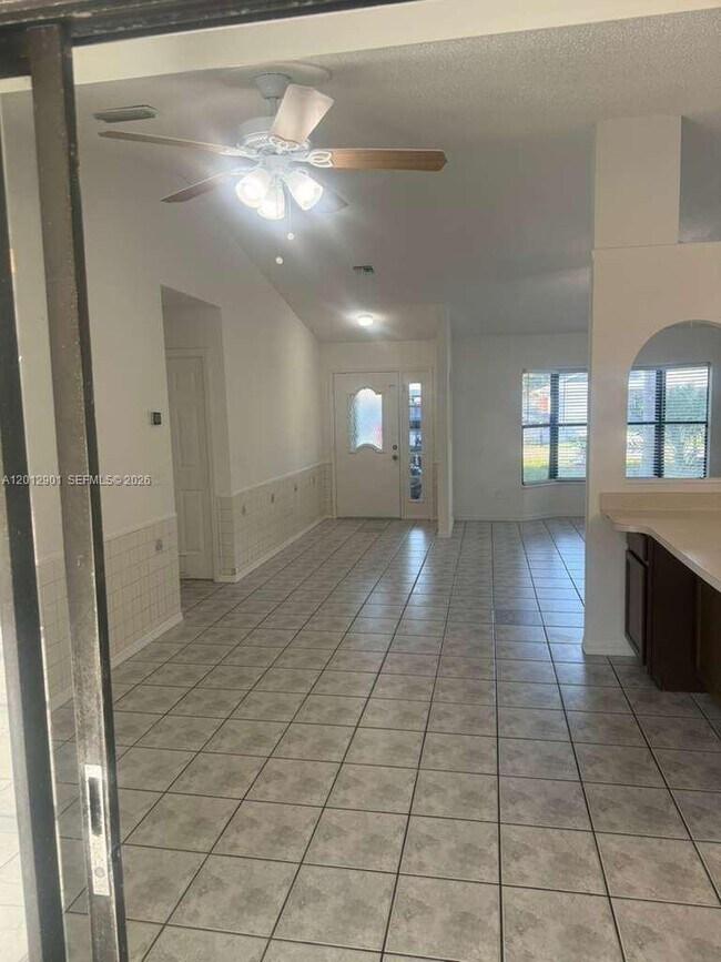 Building Photo - 7403 Winter Garden Pkwy