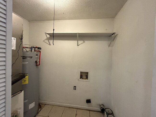 Building Photo - Duplex For Rent