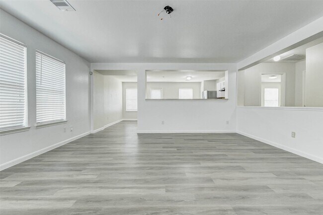 Building Photo - 7027 Parkford Meadow Dr