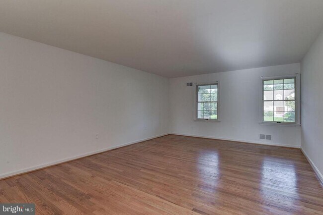 Building Photo - 9601 Persimmon Tree Rd