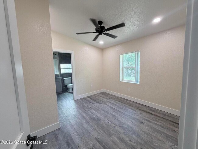 Building Photo - 1153 Carlton Dr