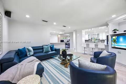 Building Photo - 6140 SW 56th Ct