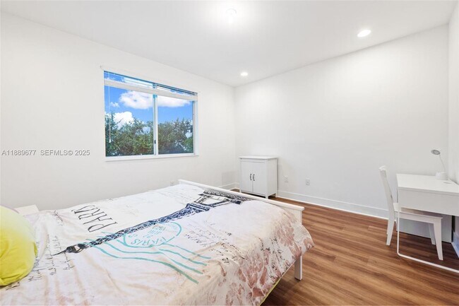 Building Photo - 2641 NE 212th Terrace