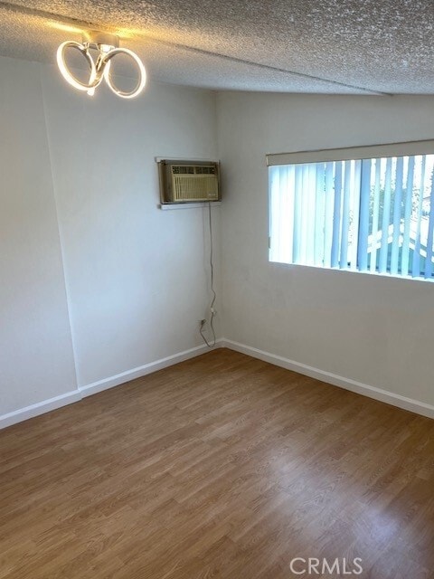 Building Photo - 1943 Vista Del Mar Ave