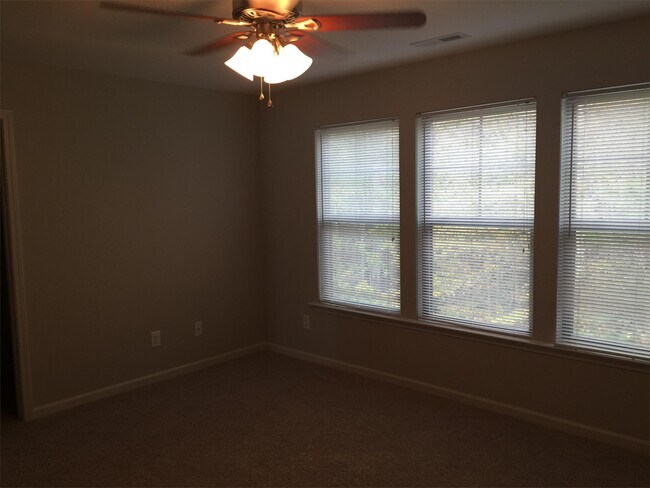 Building Photo - 1105 Metropolitan Dr