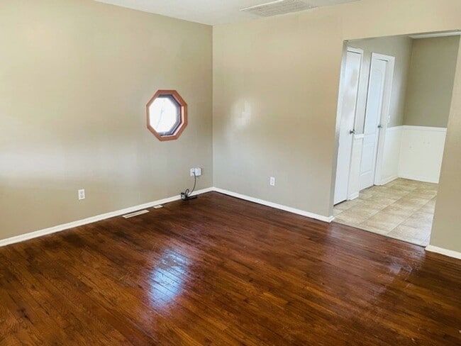 Building Photo - 3024 S St Paul St