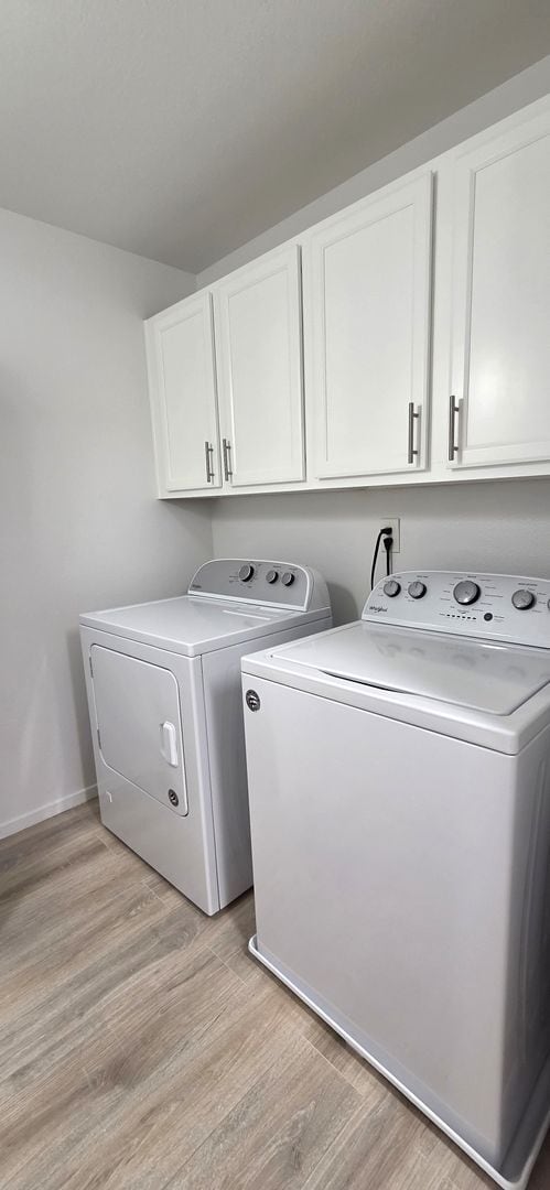 Building Photo - RARE 2nd floor 3 BEDROOM condo in the heart of Seven Hills in gated Horizons @ Seven Hills