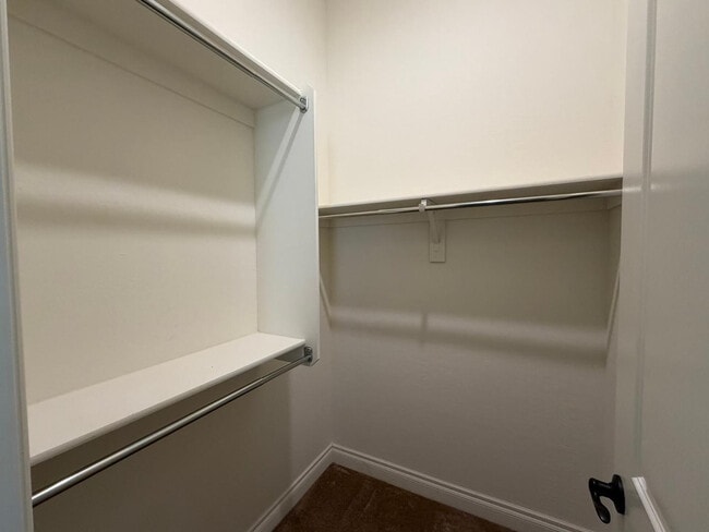 Building Photo - 9541 E Theia Dr