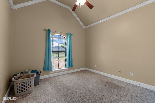 Building Photo - Check Out this 4 Bed 2 Bath with A Pool and Hot Tub