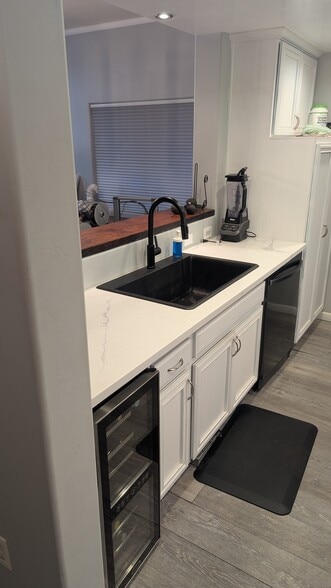 Building Photo - 3990 Centre St