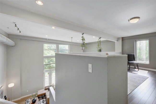 Building Photo - 1601 E Cesar Chavez St