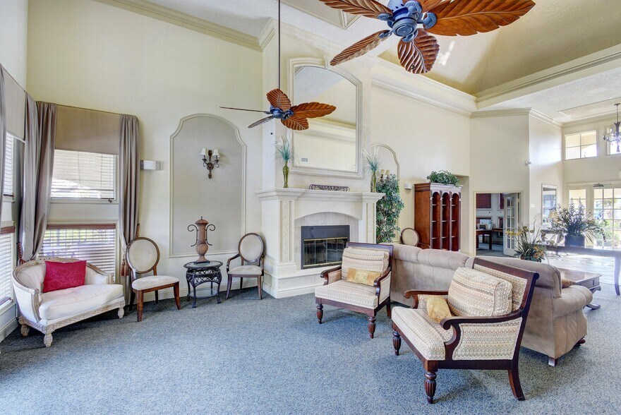 Building Photo - 815 W Boynton Beach Blvd