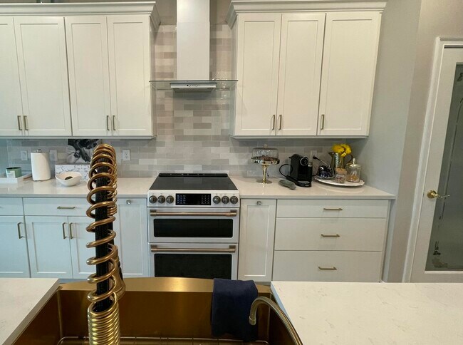 Building Photo - 3155 SW 78th Ave