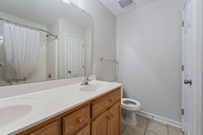 Building Photo - 2175 Glendale Ave