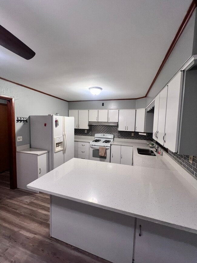 Building Photo - 1160 W Marion St