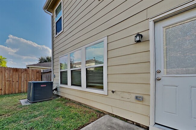 Building Photo - 19210 Doves Landing Ave