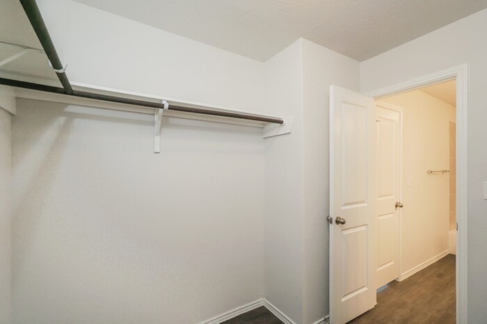 Building Photo - 9327 Evening Shade Ct