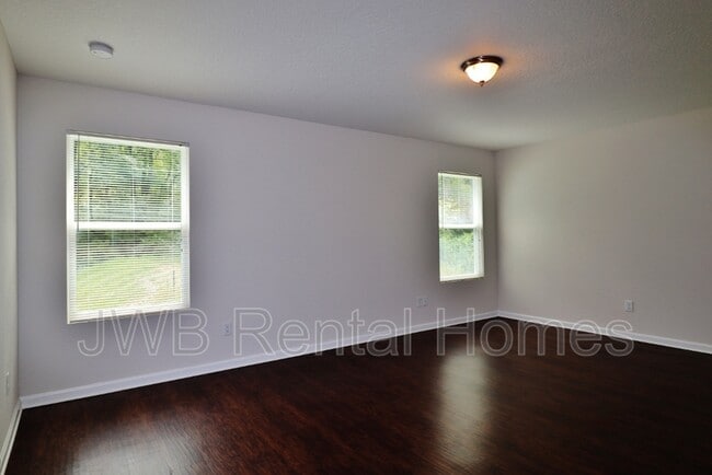 Building Photo - 5631 Leslie Rd