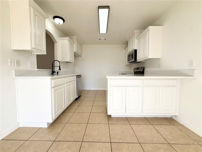 Building Photo - 2912 S D Pl