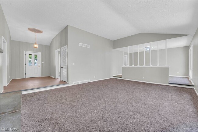 Building Photo - 1183 Romayne Dr