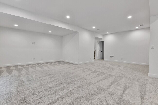 Building Photo - $4,600 - Spacious 5-Bed, 3.5 bath Home wit...