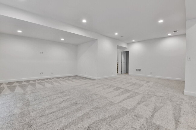 Building Photo - $4,850 - Spacious 5-Bed, 3.5 bath Home wit...