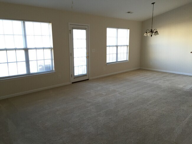 Building Photo - 3BR/2BA Home Convenient to Winston-Salem & Kernersville!