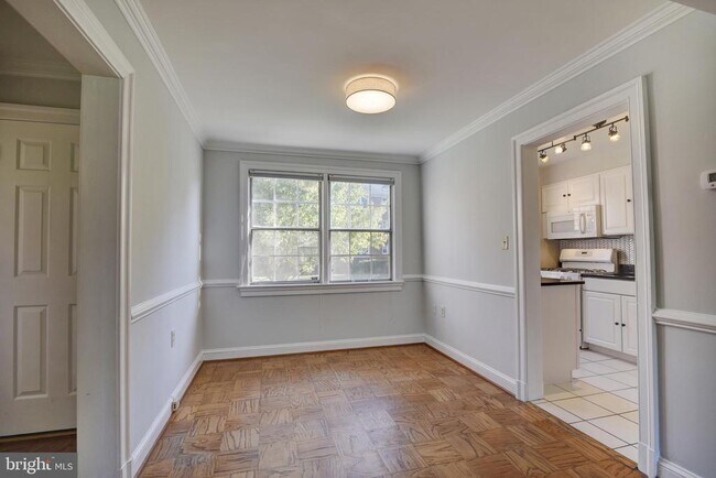 Building Photo - 6622 Boulevard View