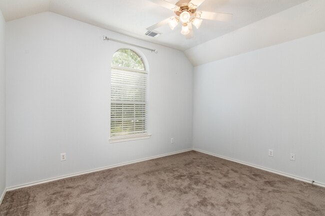 Building Photo - 22015 Field Green Dr