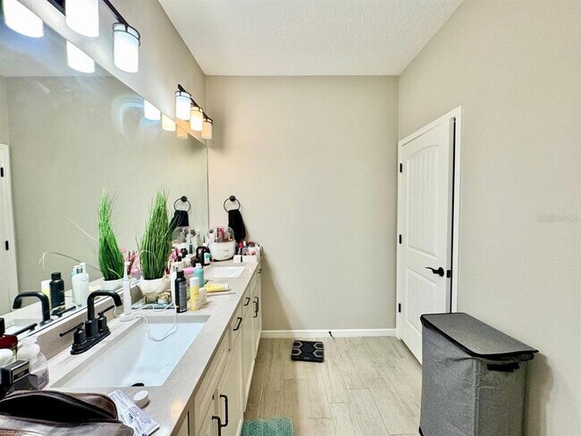 Building Photo - 11281 Beach Walk Wy NE