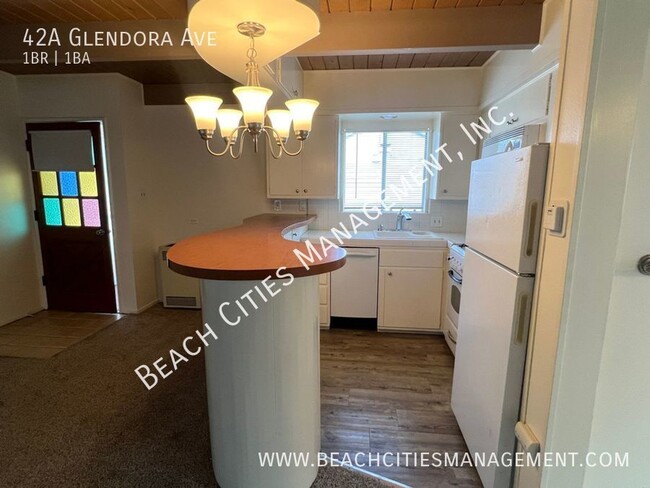 Building Photo - Amazing 1 Bedroom 1 Bath Triplex steps fro...