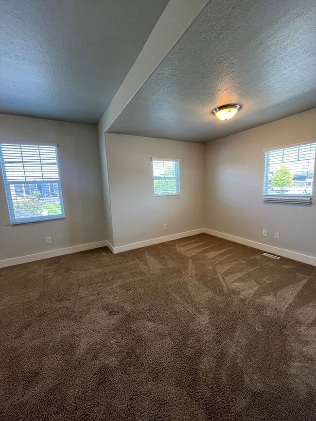 Building Photo - 2297 W 670 S