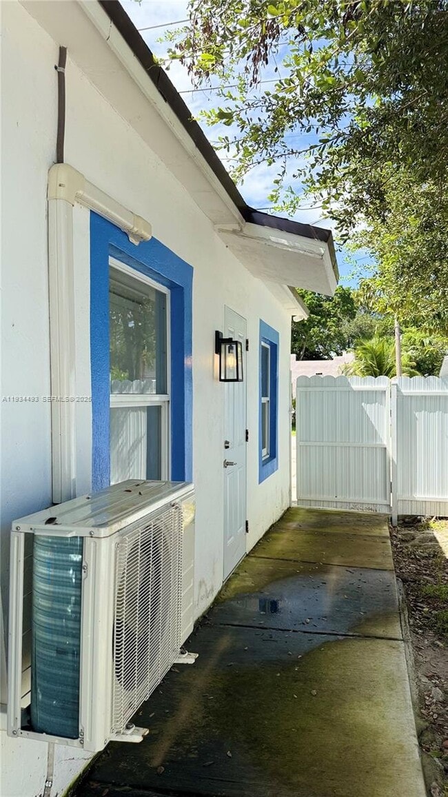 Building Photo - 4139 NW 23rd Ave