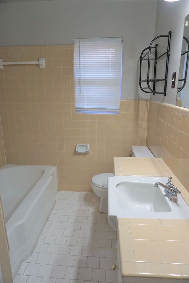 Building Photo - 3 Bed 1 Bath 1 Car in Steve Pennington Addition of NW OKC