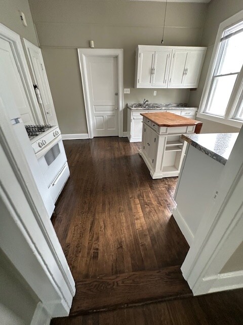 Building Photo - 919 E Clarke St