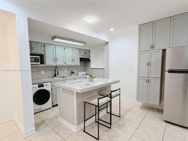 Building Photo - 1726 Thomas St